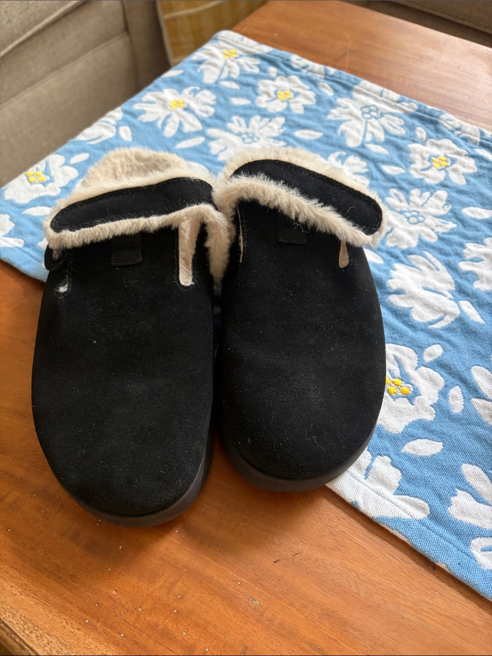 Sorel Black Suede-Look Slip-On Mules with Cream Faux-Fur Trim